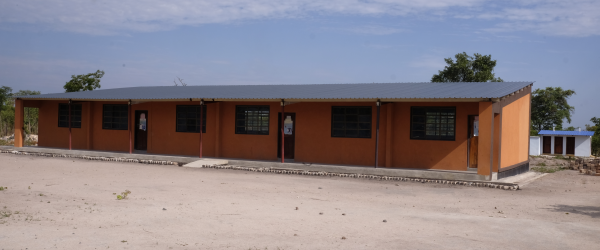 Anna is helping to build a classroom for children in Zambia ! by Baraka Community Partnerships fundraising photo 3